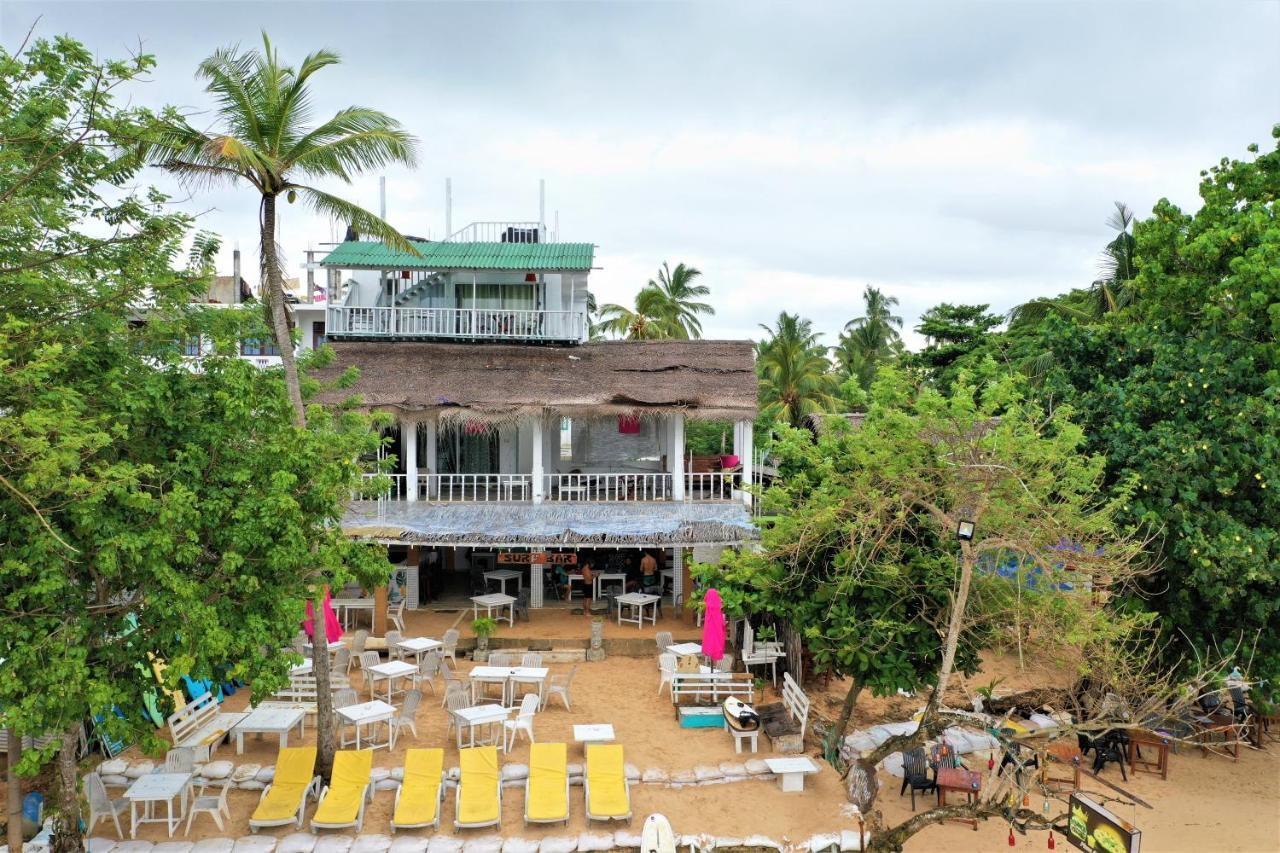 Hôtel Surf Bar Mirissa Extérieur photo